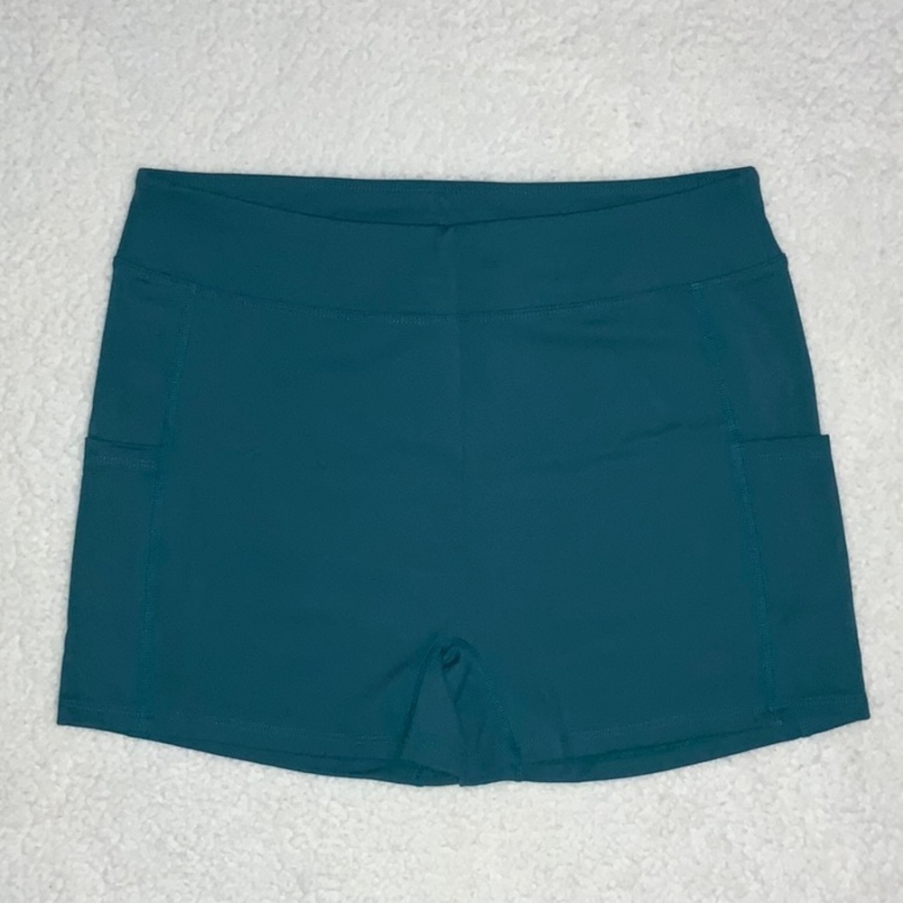 HALARA - NWOT Green Liner Short with Side Pockets (Size Large)